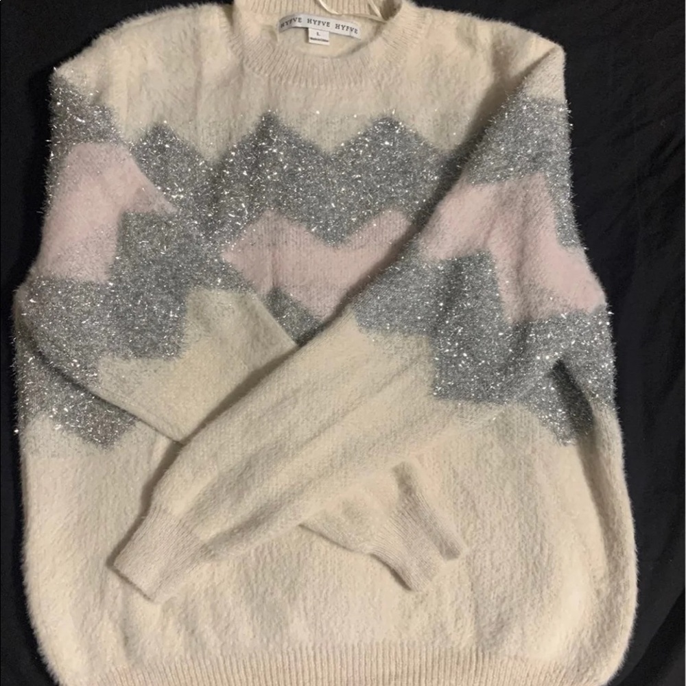Long sleeved sweater